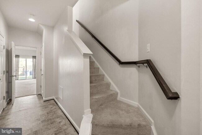 Foto del edificio - 111 Rotunda Dr