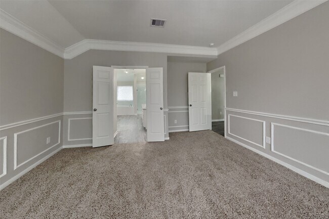 Building Photo - 438 Pinewood Ridge Dr