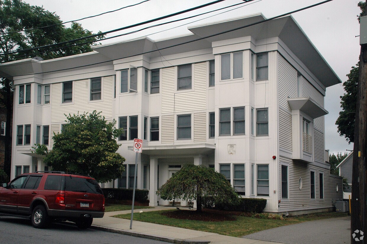 8 Glencoe St, Brighton, MA 02135 Apartments in Brighton, MA