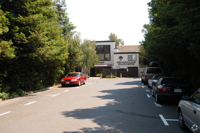 Building Photo - Moorpark Garden Apartments