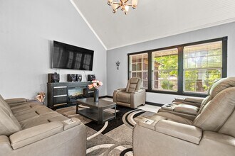 Building Photo - 20 Clearview