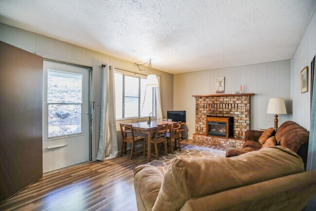 Foto del edificio - Cozy One Bedroom One Bath Retreat -  FURNI...