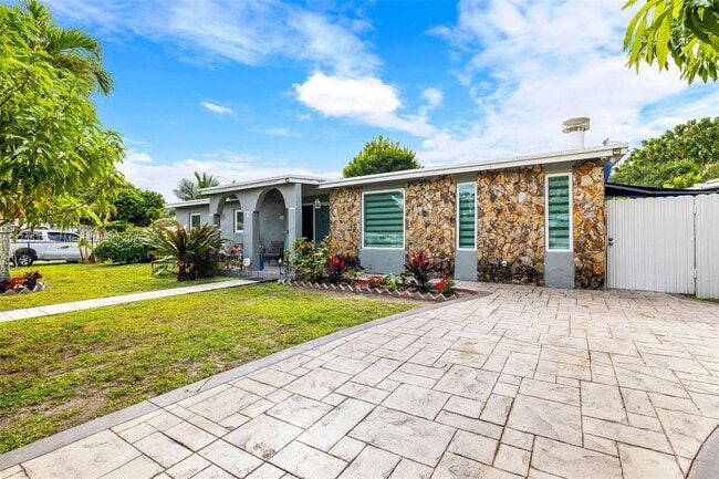 Building Photo - 11300 SW 44th St
