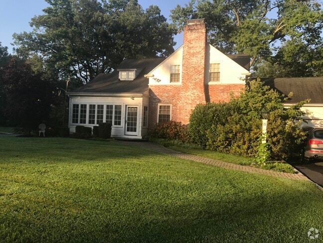 Building Photo - 25 Deerfield Rd