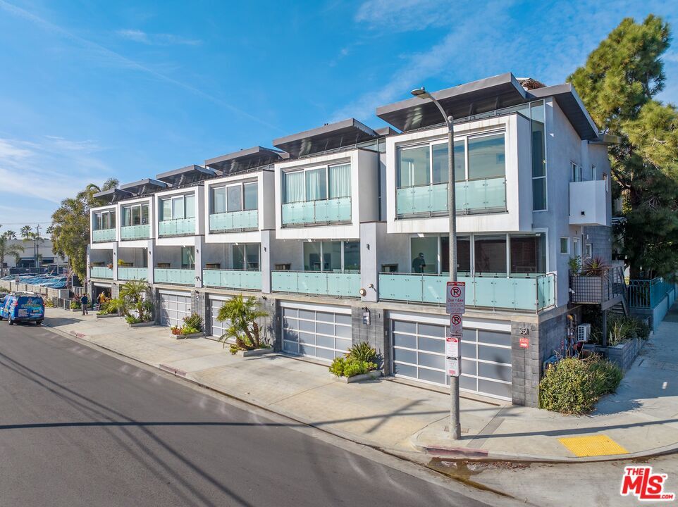 Primary Photo - 351 E Sunset Ave