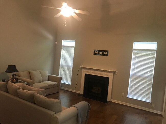 Foto del edificio - 364 Normandy Cir