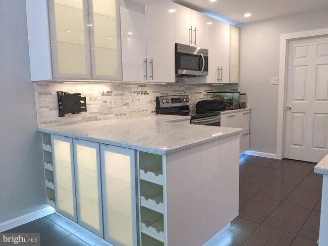 Building Photo - 3 Kaylin Corner