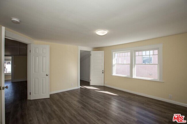 Foto del edificio - 1075 1/2 Leighton Ave