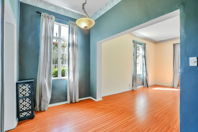 Dining room facing into living room - 1314 N Hayworth Ave