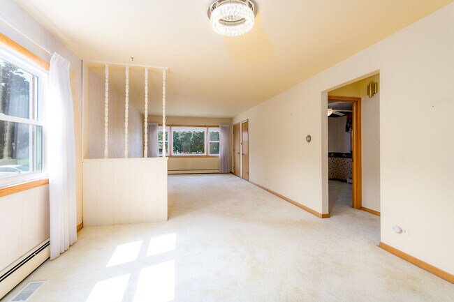 Building Photo - 9409 Kolmar Ave