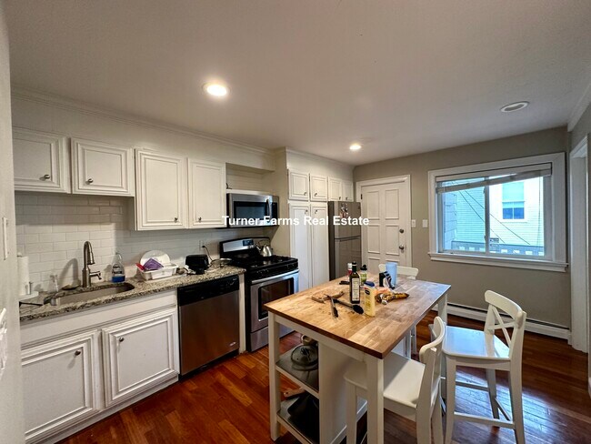 Building Photo - 145 L St