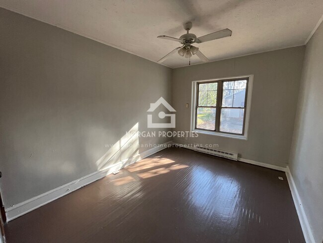 Building Photo - 302 S 12th St