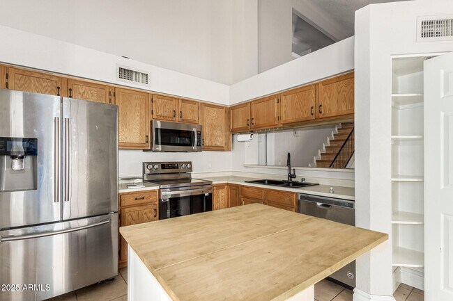 Foto del edificio - 1518 E Rockwood Dr