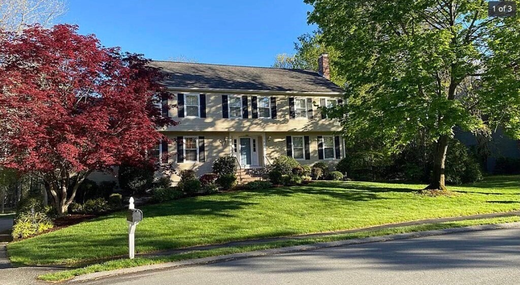 Foto principal - 218 E Emerson Rd