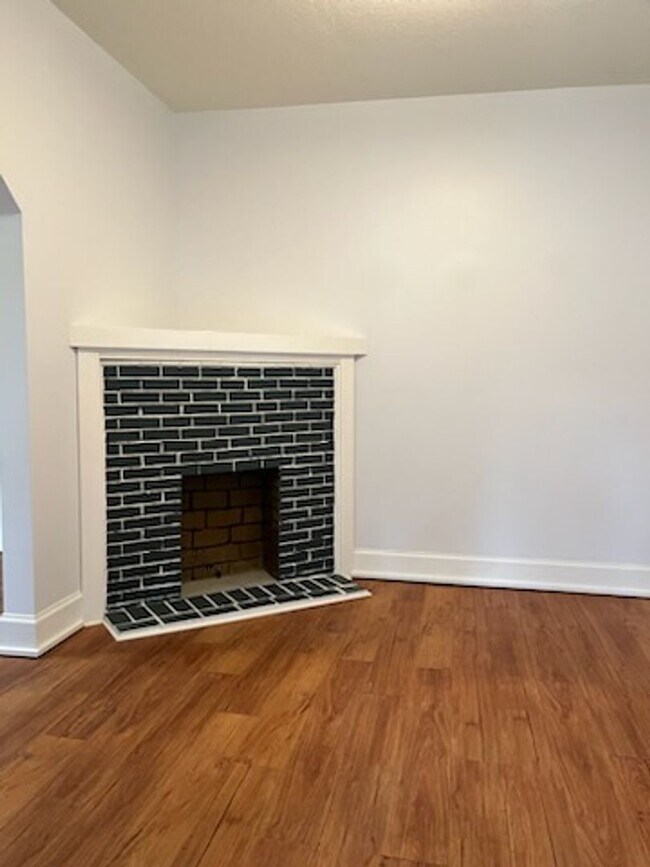Building Photo - Newly update 3/1 bed and bath home for rent