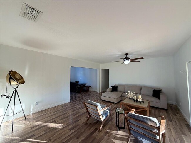 Foto del edificio - 2436 Oak Mill Dr