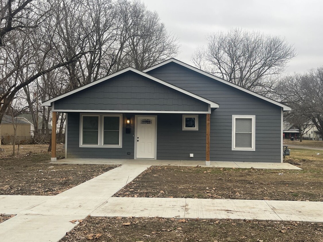 Foto principal - 3 bedroom 2 bath near Washburn University