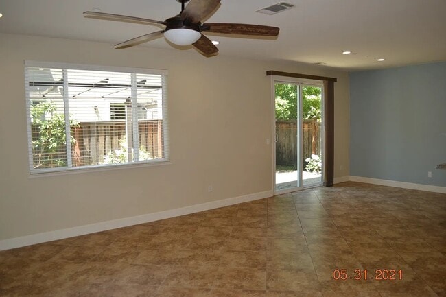 Building Photo - 40 Sturla Way