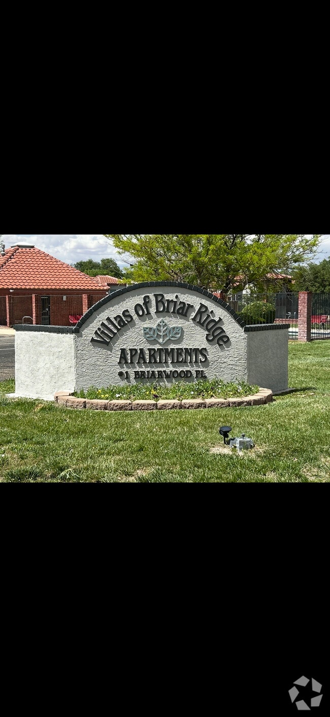 Building Photo - Villas of Briar Ridge