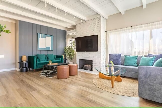 Foto del edificio - 326 Rosecrans Ave