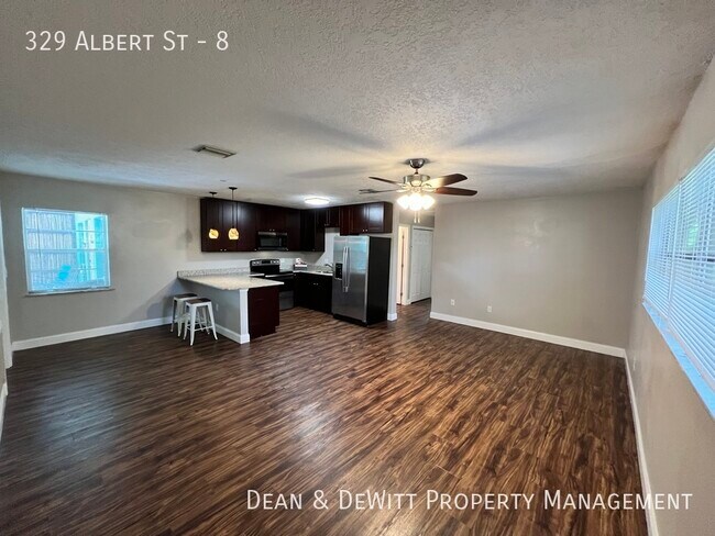 Building Photo - 329 Albert St