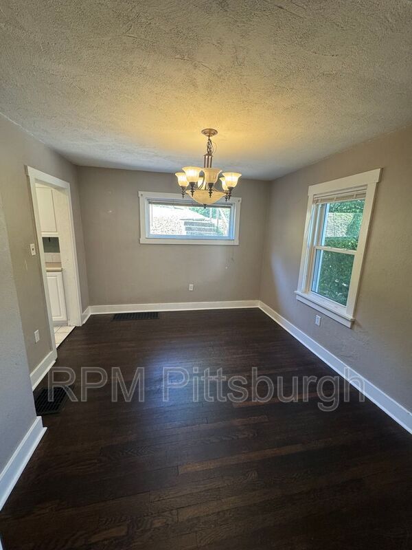 Building Photo - 249 Elwyn Ave