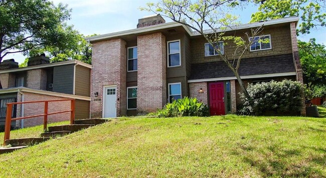 Building Photo - 6406 Chimney Creek Cir