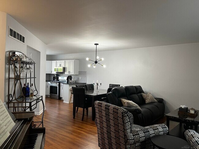 Foto del edificio - 37748 Charter Oaks Blvd