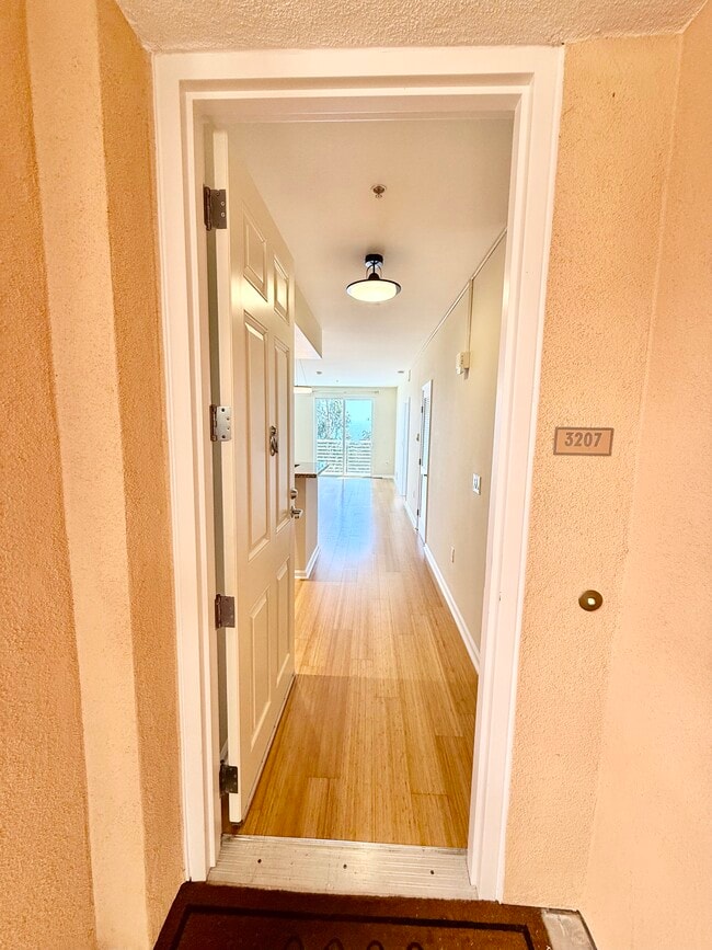 Foto del edificio - 301 Crescent Ct