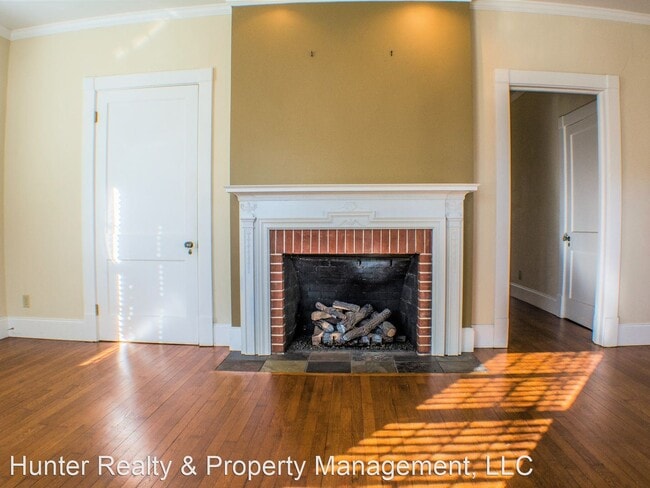 Building Photo - 2 br, 1.5 bath House - 2411 Maplewood Avenue