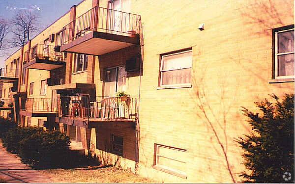 Foto del edificio - 503 Woodlawn Avenue