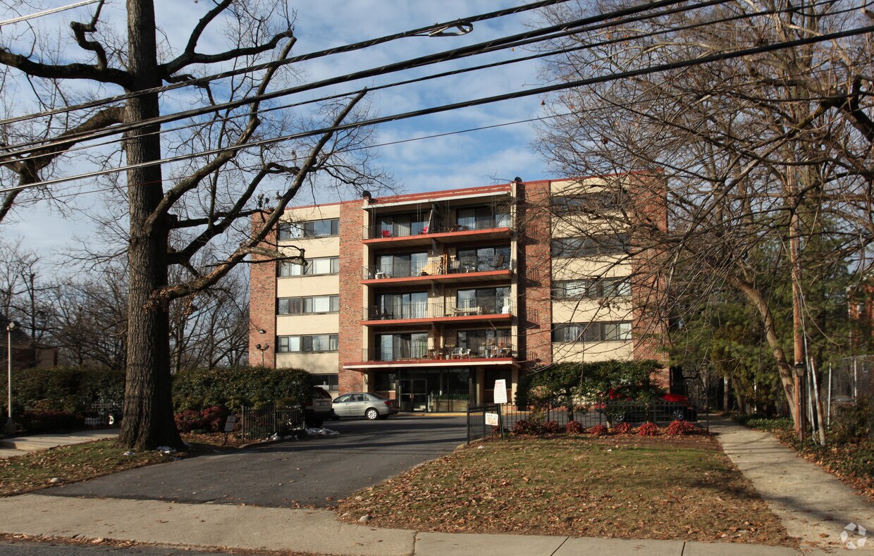 Building Photo - Flower Oak Condominium
