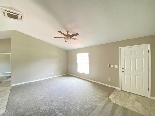 Foto del edificio - Limited Time Rent Reduction and NO applica...
