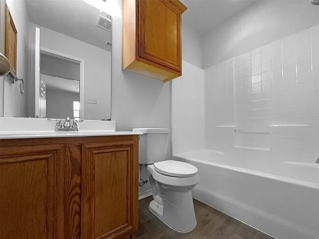 Foto del edificio - 3331 Light Pointe Dr