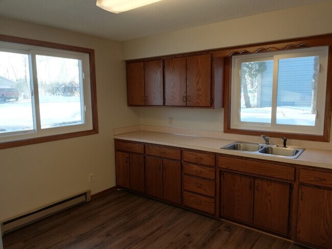 Tons of Cabinets - 819 W 3rd St