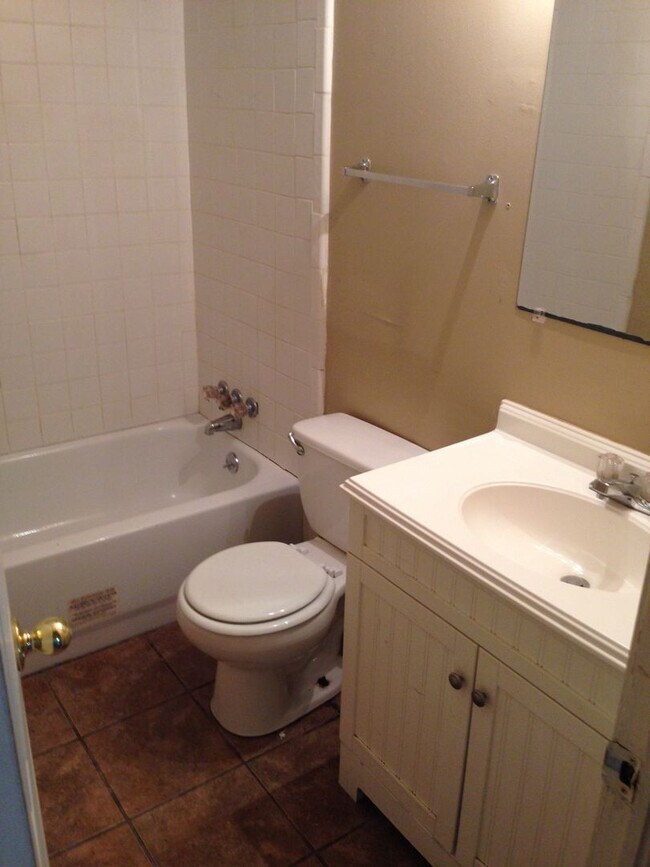 Foto del edificio - 2 Bedroom 1 bath Duplex