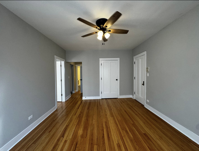 Building Photo - 2607 N Kostner Ave