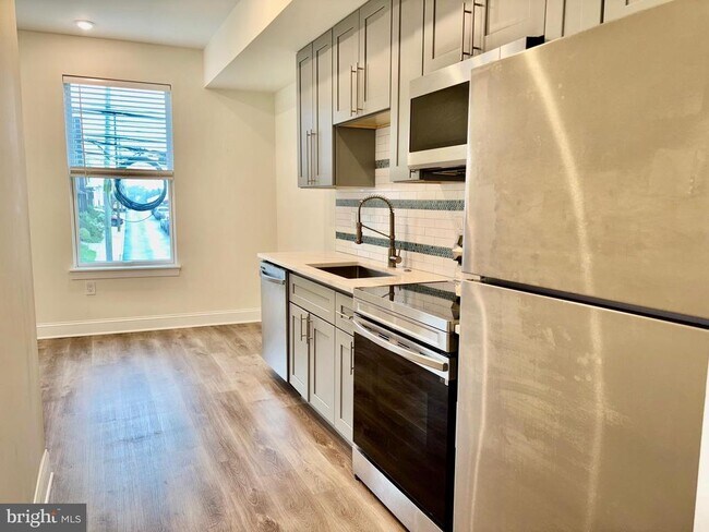 Foto del edificio - 6601 Ridge Ave