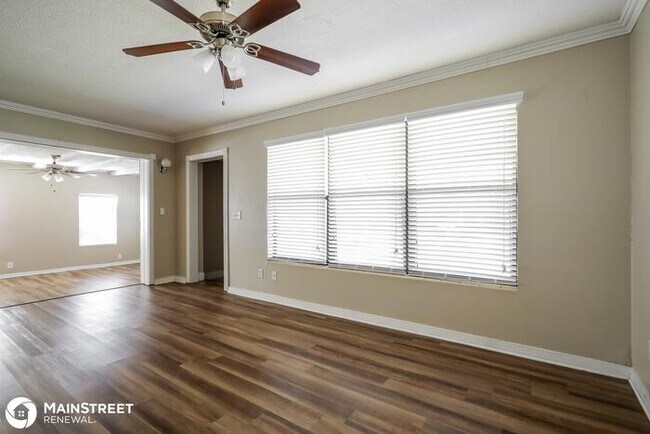 Building Photo - 2233 Bourget Dr, Jacksonville, FL 32210