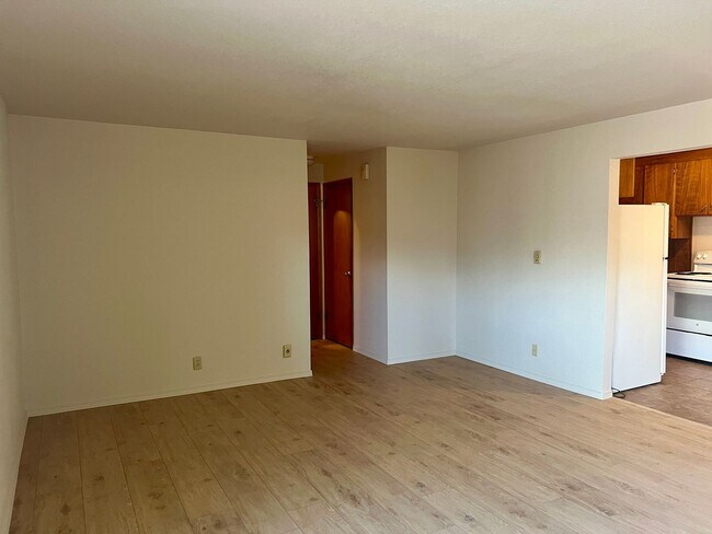 Foto del edificio - Cozy Ballard studio with charming kitchen & dining nook! Brand new LVP floors!