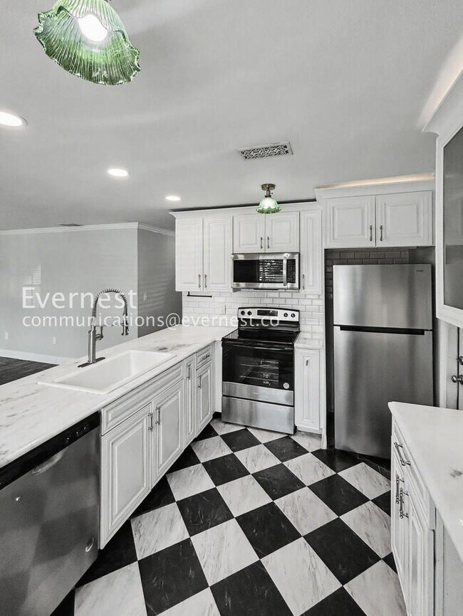 Foto del edificio - 1885 Shore Acres Blvd NE