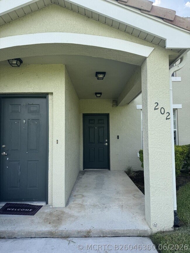 Building Photo - 122 SW Peacock Blvd