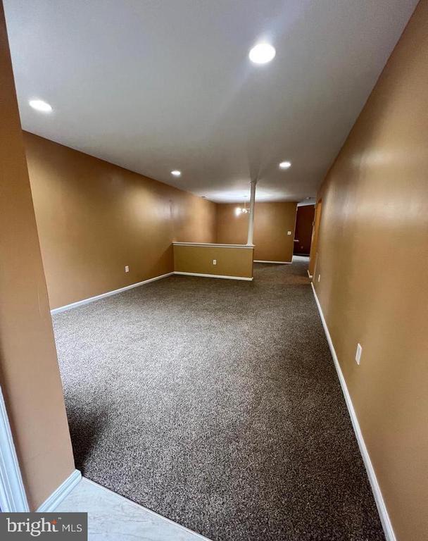 Building Photo - 102 Quail Creek
