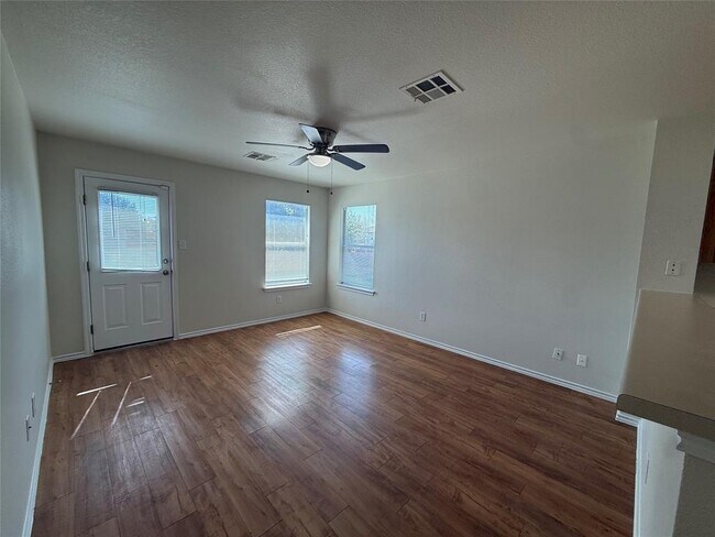 Foto del edificio - 241 Carriage Way