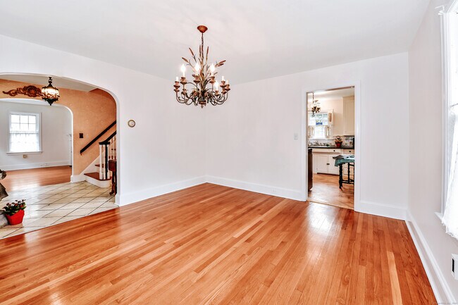 Building Photo - 61 Villa Ave