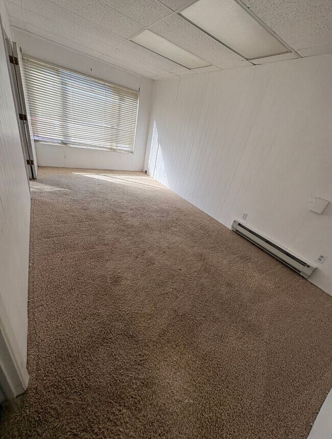 Building Photo - Centrally-Located Apartment in Homedale