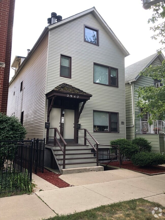 Building Photo - 2947 N Racine Ave