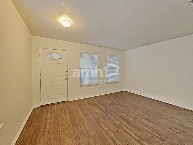Foto del edificio - 1326 Hunt Crossing