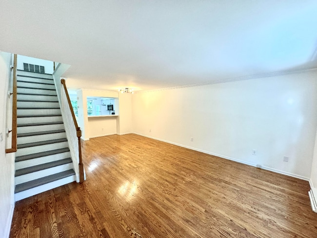 Building Photo - 73 Manorwood Dr