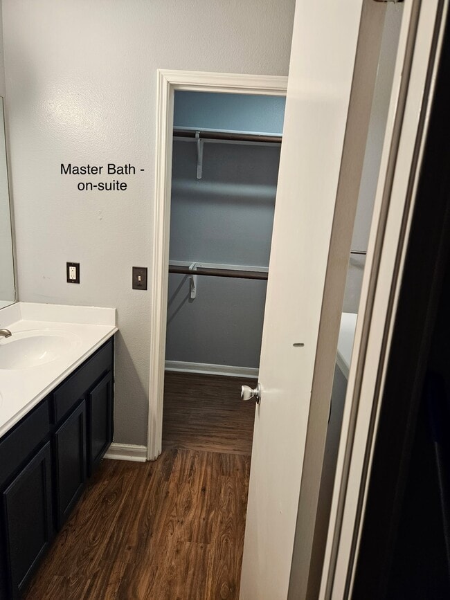 Master Bathroom on-suite - 511 Brian Ln